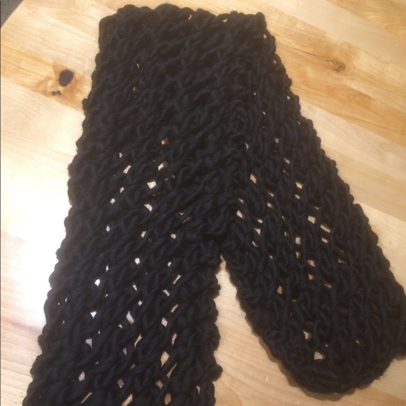 Hand knit lace wool scarf - Picture 3 of 3